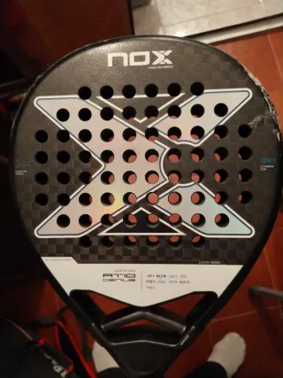 Pala pádel Nox AT10 12K Agustín Tapia