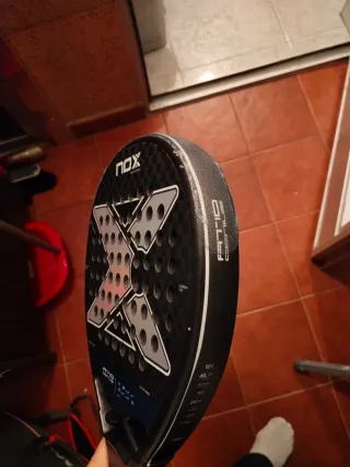 Pala pádel Nox AT10 12K Agustín Tapia