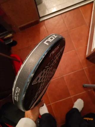 Pala pádel Nox AT10 12K Agustín Tapia