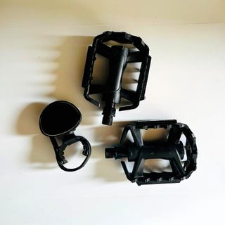Pedales BTWIN y retrovisor Zèfal
