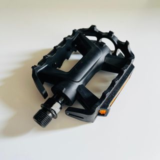 Pedales BTWIN y retrovisor Zèfal