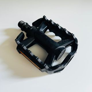 Pedales BTWIN y retrovisor Zèfal