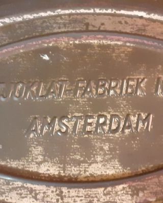 Scatola vintage di latta ovale decorata TJOKLAT