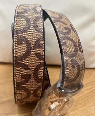 Cinturón Marrón con Hebilla Dorada