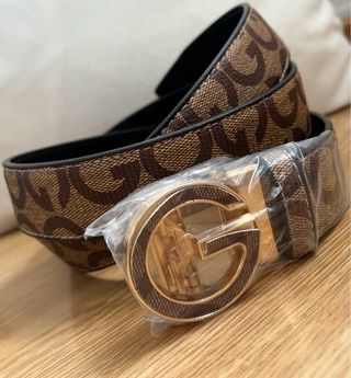 Cinturón Marrón con Hebilla Dorada