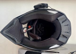 Casco Airoh Commander 2022 + Intercom + Guantes