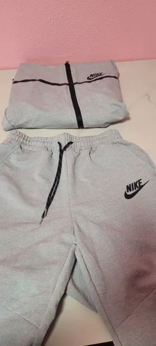 Conjunto Nike Tech Gris Nuevo