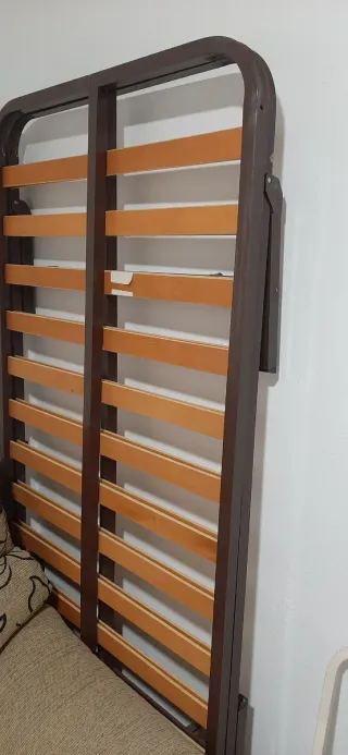 Mesitas de noche de madera y somier