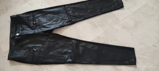 Pantalón pitillo efecto piel