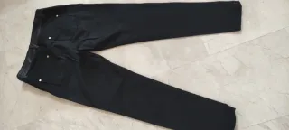 Pantalón pitillo efecto piel