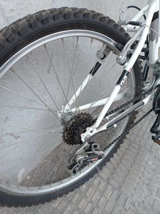 Bicicleta Topbike Roja y Blanca