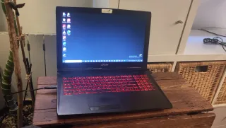 Portátil MSI Negro y Rojo