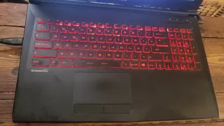 Portátil MSI Negro y Rojo