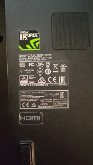 Portátil MSI Negro y Rojo