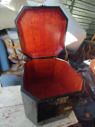 Baúl decoración chino con grabados no puedo hacer