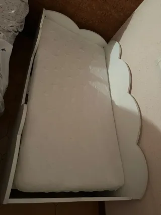 Cama para bebé blanca