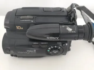 Sony Video Handycam 8mm CCD-TR303E
