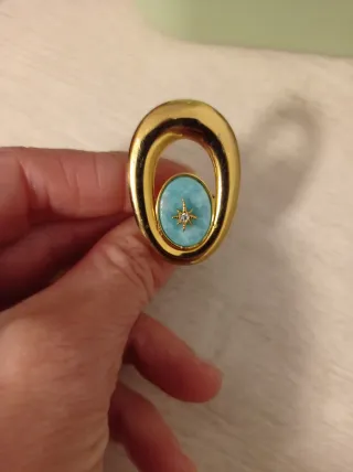 Anillo dorado con piedra turquesa y diamante