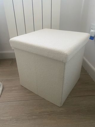 Puff de almacenaje blanco y negro