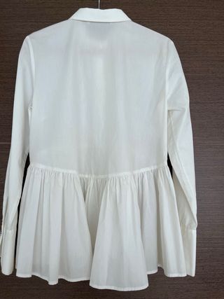 Blusa Uterqüe blanca con pedrería