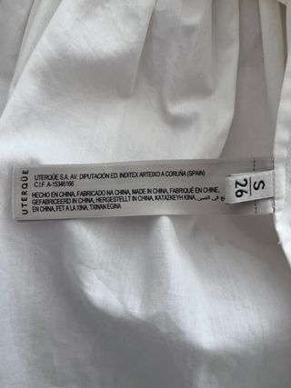 Blusa Uterqüe blanca con pedrería