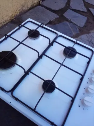 Placa de cocina blanca 4 fuegos