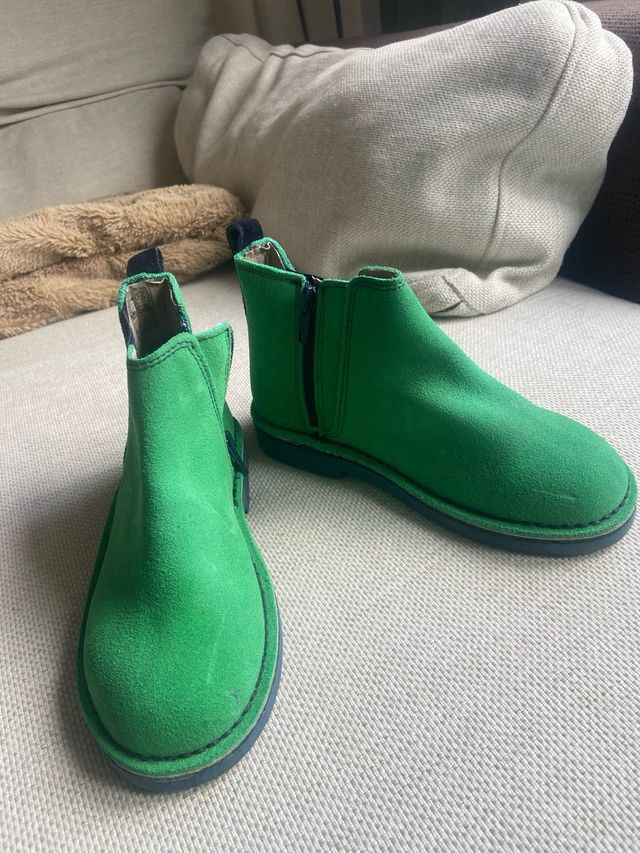 Botines verdes hechos en España. Talla 30