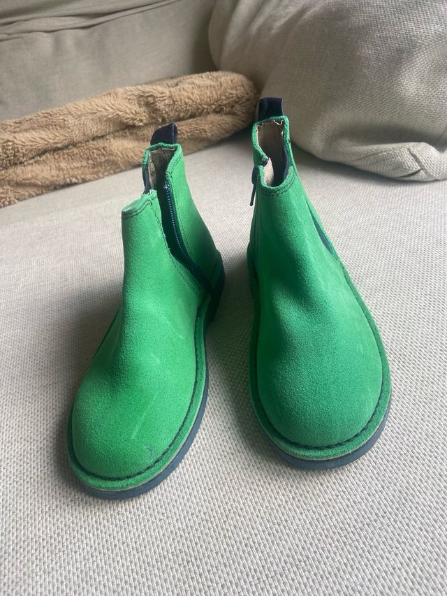Botines verdes hechos en España. Talla 30