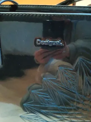 Desigual bolso charol azul