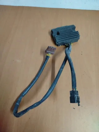 Regulador de corriente Piaggio Mp3 350