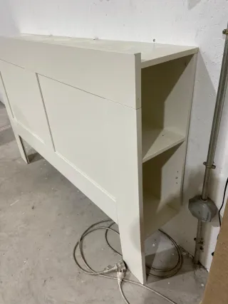 Cabecero BRIMNES IKEA con estantes