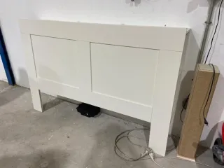 Cabecero BRIMNES IKEA con estantes