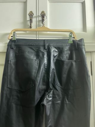 Pantalones de poli piel de Zara