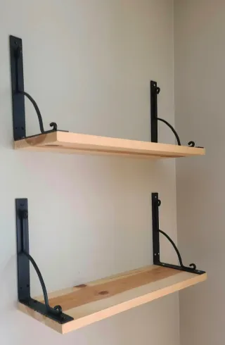 Estantería metálica negra decorativa