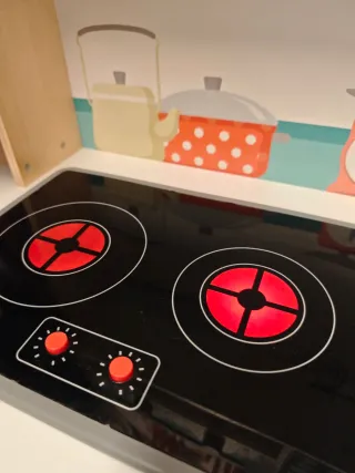 Cocinita de juguete con accesorios