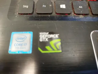 Ordenador portatil para trabajar con monitor