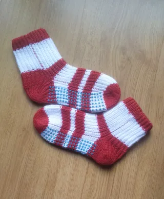 Calcetines antideslizantes con cerezas