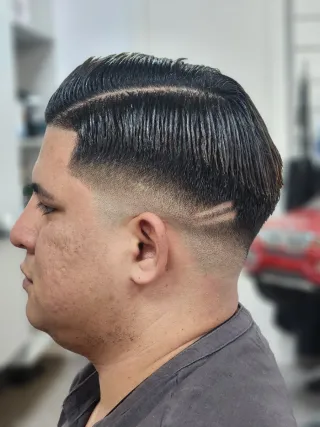Busco travajo barberia  661 66 53 82