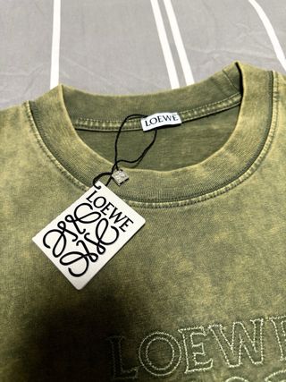 Camiseta Loewe verde oliva nueva