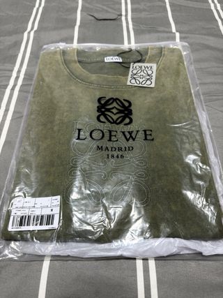 Camiseta Loewe verde oliva nueva
