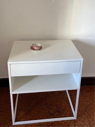 Comodino in legno e metallo Ikea