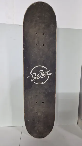 Monopatín Skate Board Madera Diseño Texto y rayas