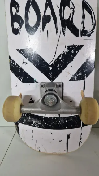 Monopatín Skate Board Madera Diseño Texto y rayas