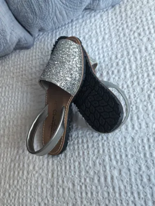 Alpargatas plateadas con purpurina T.37