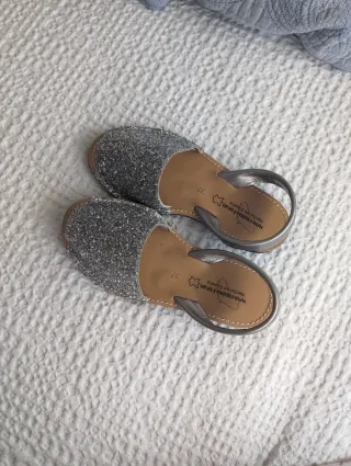 Alpargatas plateadas con purpurina T.37