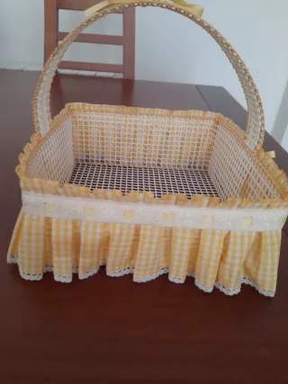 Cesta decorativa con asa