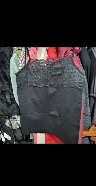 Top negro con encaje Talla S, M