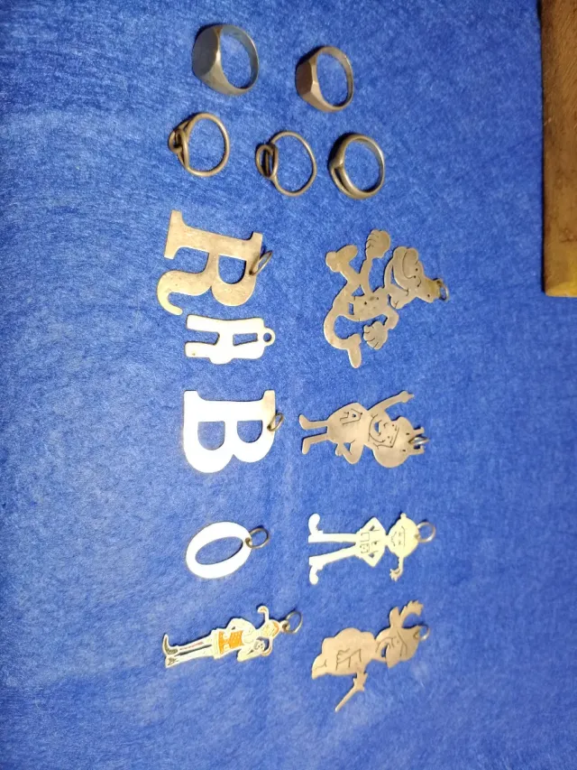 Figuras y letras en Plata Maciza