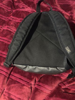 Mochila Nike pequeña negra