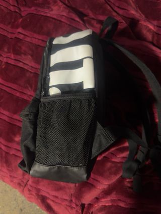 Mochila Nike pequeña negra